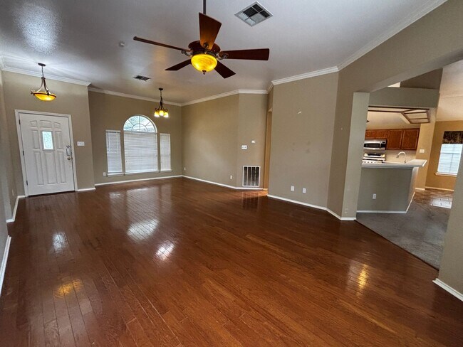 Building Photo - Beautiful 4 bed home in Round Rock