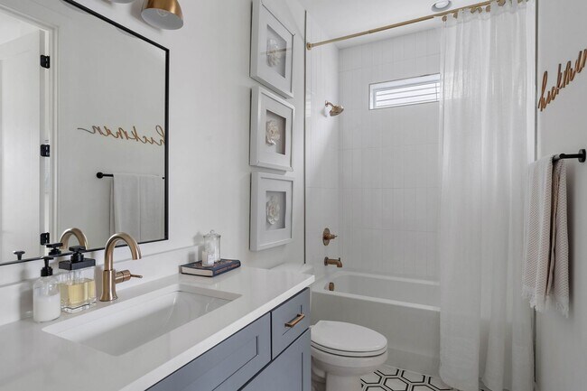 Building Photo - Stylish East Nashville Home with Open Layo...