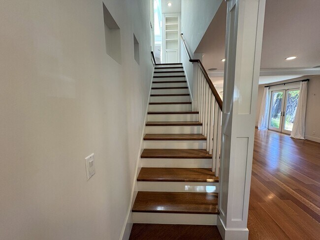Building Photo - Spacious 5BR/3.5BA Palo Alto Home with Gourmet Kitchen & Large Backyard