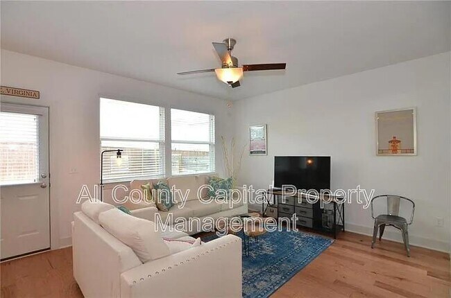 Building Photo - 2204 Capulet St