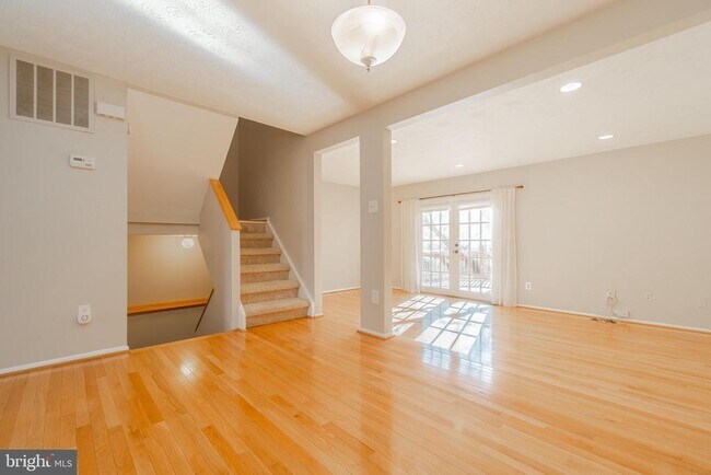 Building Photo - 2911 Montauk Ct
