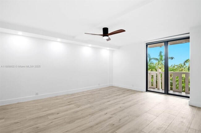 Building Photo - 1121 Crandon Blvd