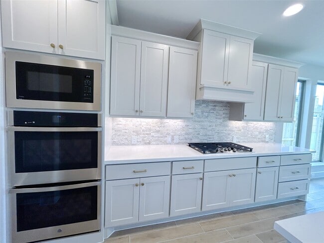 Building Photo - 5406 Holly Holw Ln