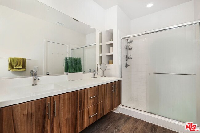 Building Photo - 3901 N Eagle Rock Blvd