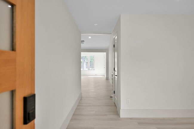 Building Photo - 6026 Willowbend Blvd