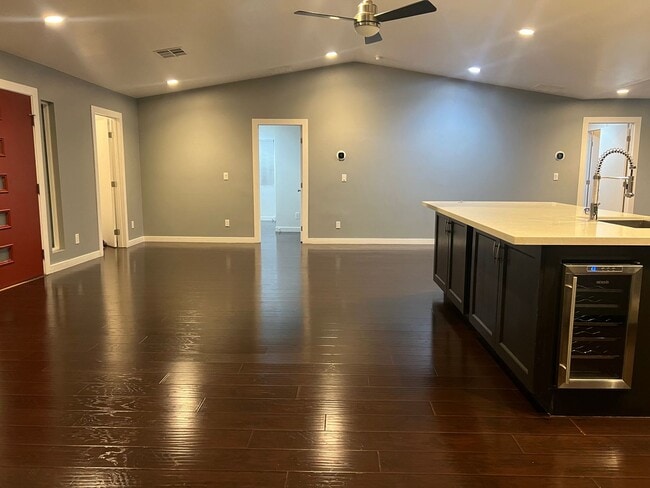 Building Photo - True Beauty! SOLAR