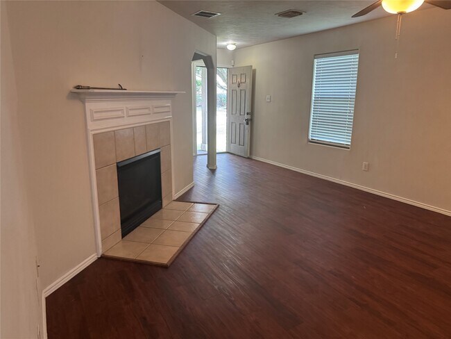 Building Photo - 16942 Reston Glen Ln