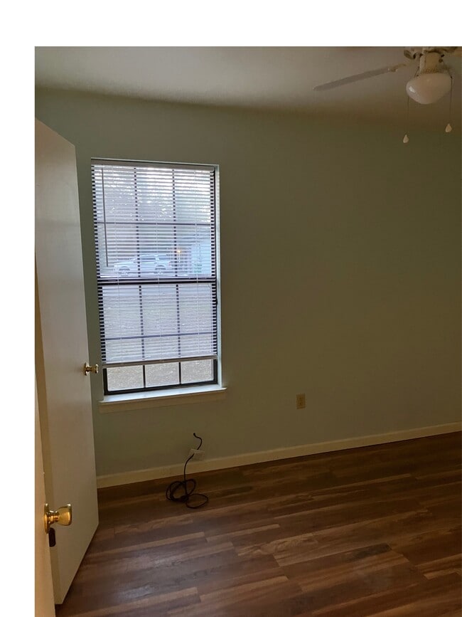 Building Photo - Hickory Ct