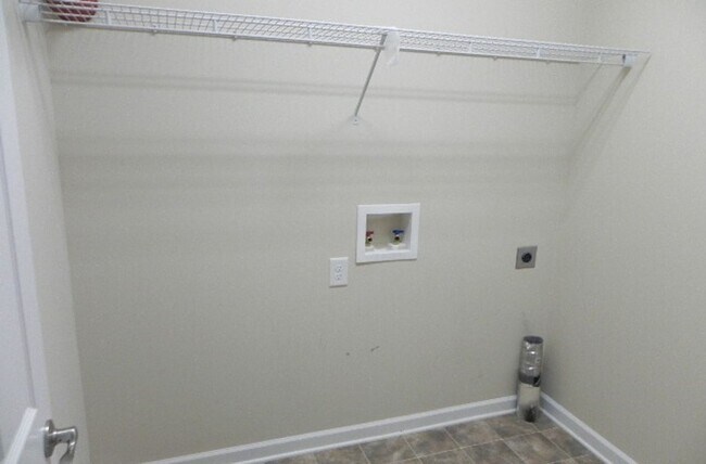 Building Photo - 4 Bedroom - Near Ft Moore