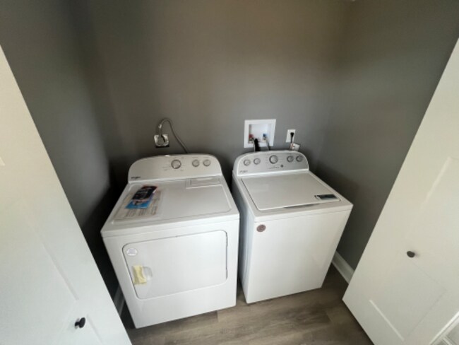 Building Photo - 2442 Old Harrisburg Rd