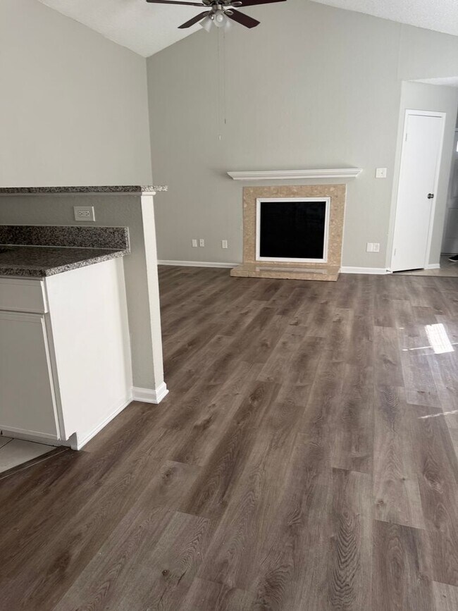 Building Photo - Charming 3-Bed, 2-Bath Home in Lewisville ...