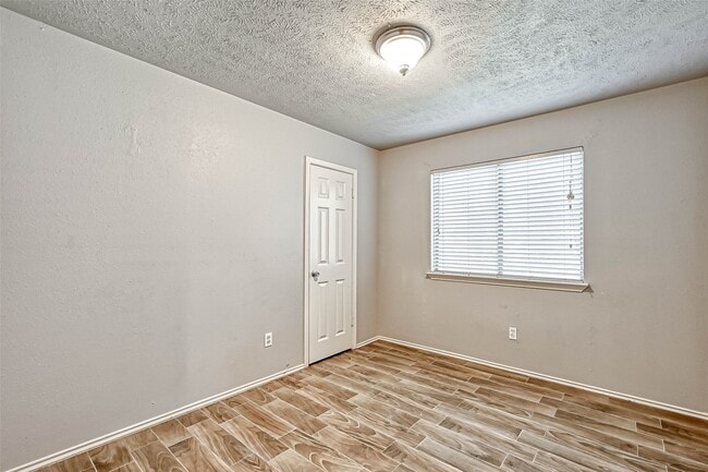 Building Photo - 2235 Sentinal Oaks St