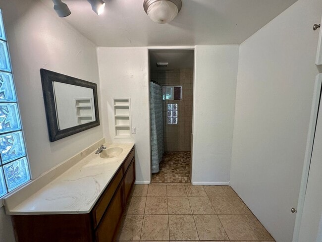 Building Photo - 4 Bedroom 2.5 Bathroom Home on 2 Acres Clo...