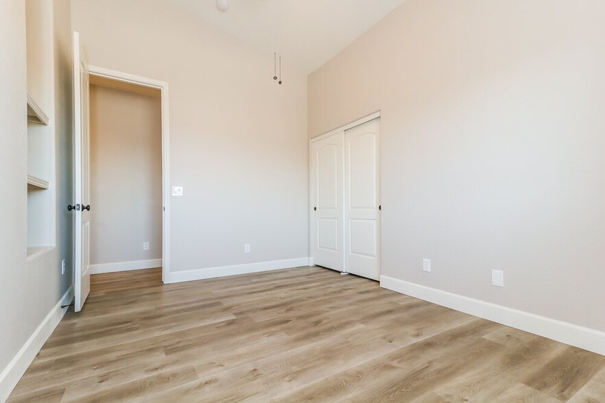 Building Photo - 6512 S 49th Dr