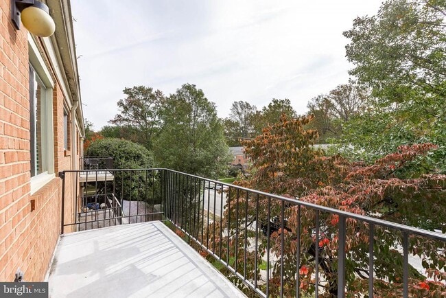 Building Photo - 10650 Weymouth St