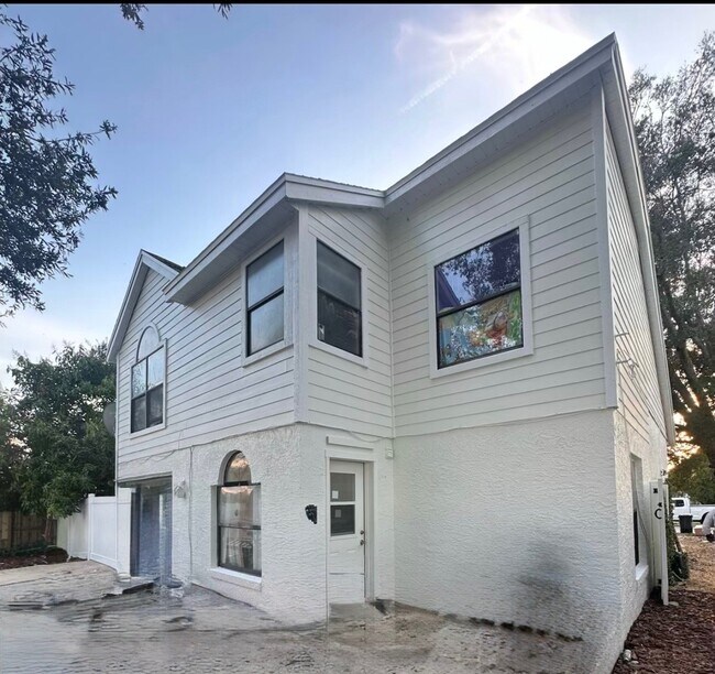 Building Photo - 3432 Hillmont Cir