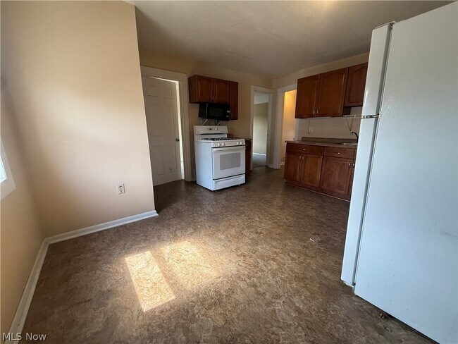 Building Photo - 1726 Starkweather Ave