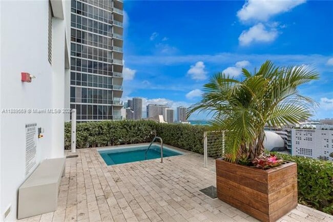 Building Photo - 1040 Biscayne Blvd