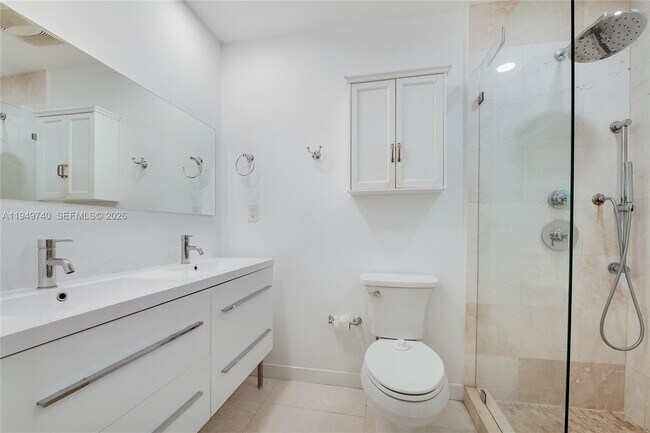 Building Photo - 512 Majorca Ave