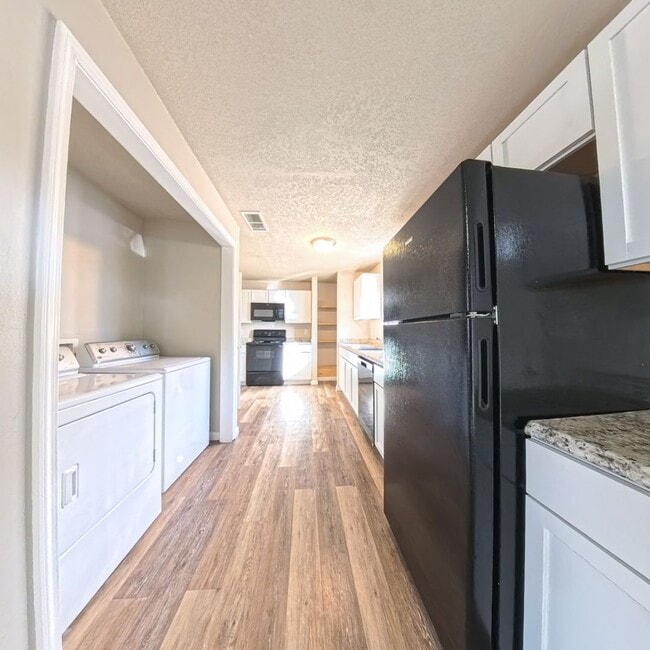 Building Photo - Updated 3 Bedroom 2 Bath Home-Located in Boone, IA