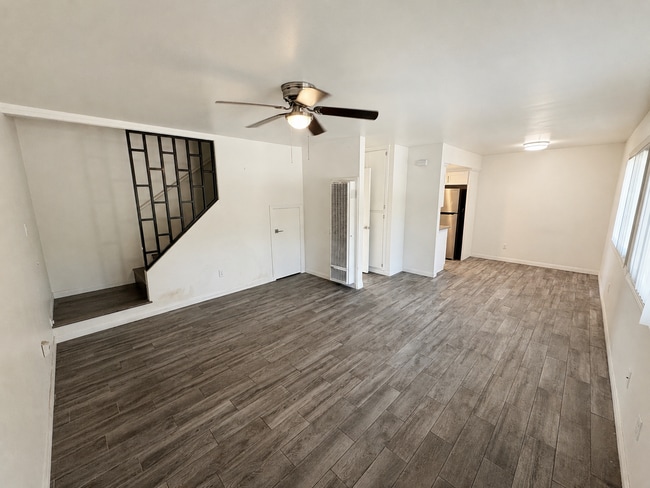 Building Photo - 211 E Santa Paula St