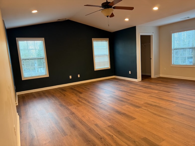 Building Photo - 1925 Gregory Run NE