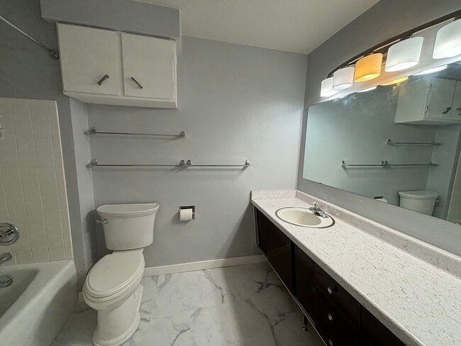 Building Photo - 3257 Halverson Ave