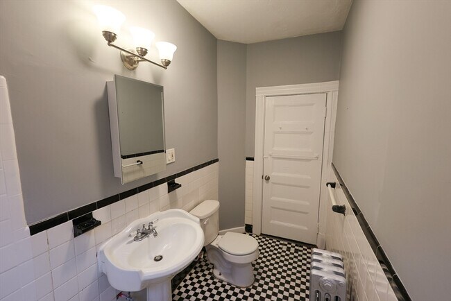 Building Photo - 14 Hartwell St