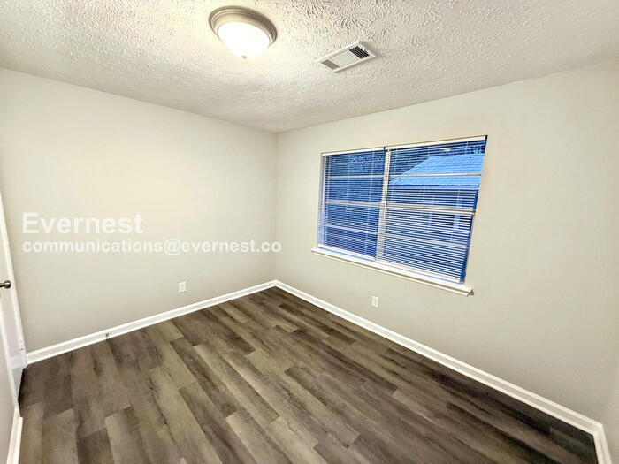 Building Photo - 436 Henry St