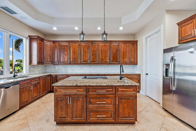Building Photo - 703 Ramie Ct