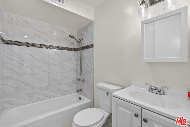 Building Photo - 6505 Green Valley Cir