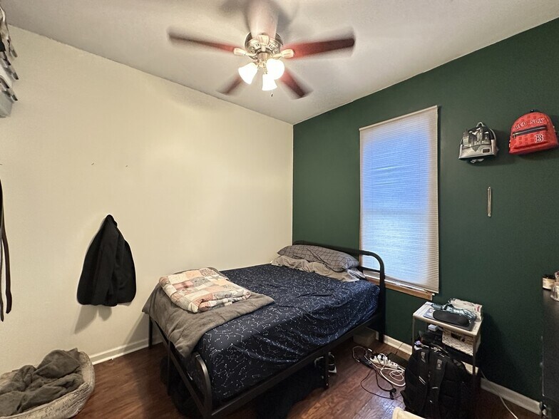 Building Photo - 2341 N Leavitt St