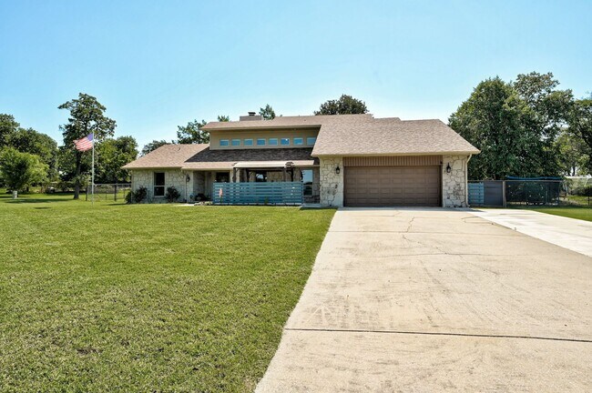 Building Photo - 7808 Forest Ln