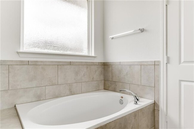 Building Photo - 712 Affazia Ln