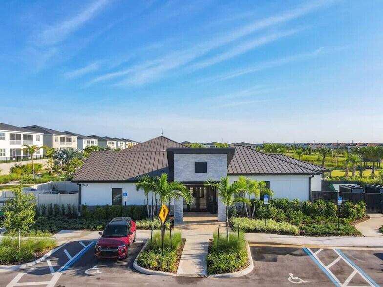 Building Photo - 675 Ocean Course Ave