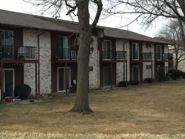 Building Photo - 7350 Woodview St