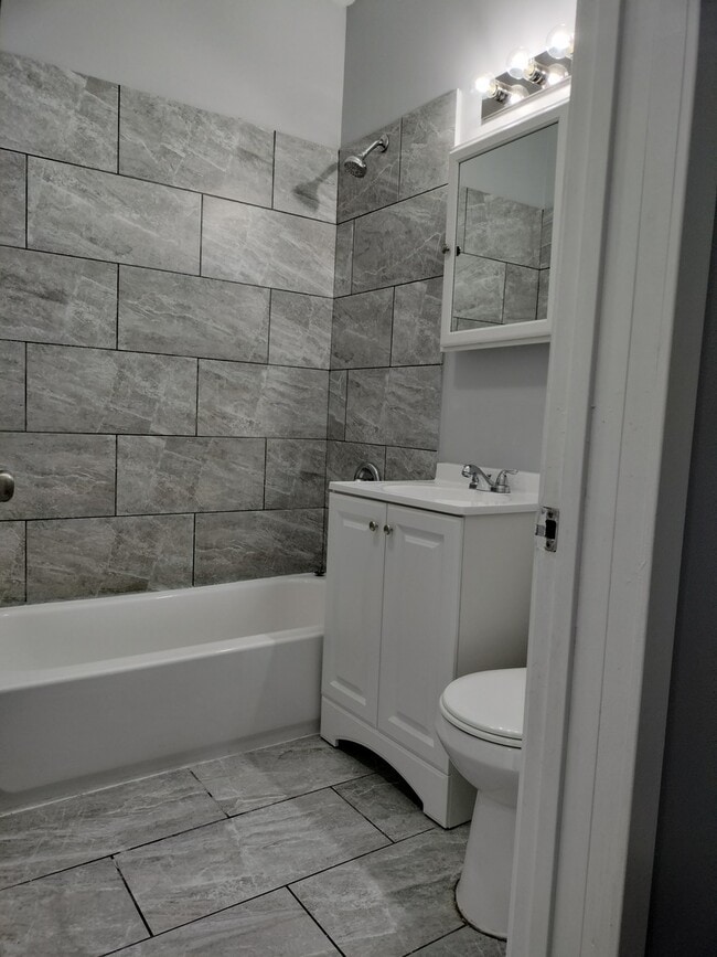 Building Photo - 1413 W 66th St