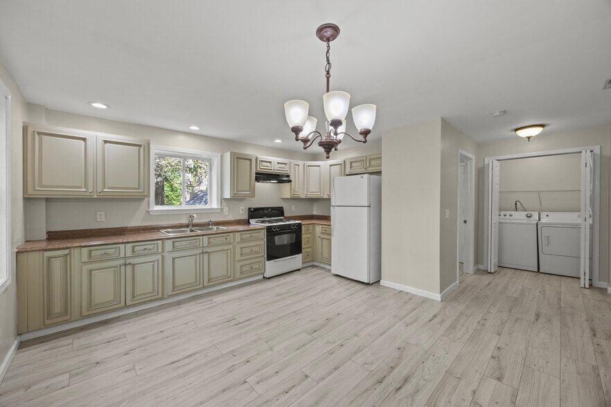 Building Photo - 20 School St