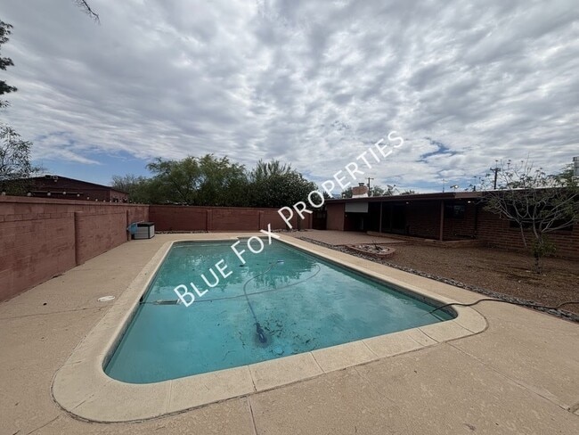 Building Photo - 729 N Alamo Ave