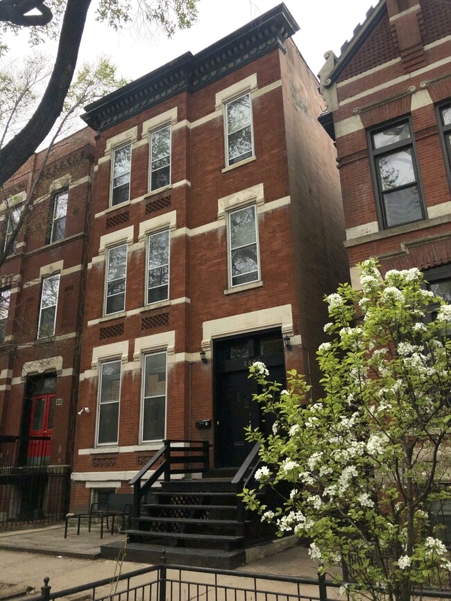 Primary Photo - 2032 N Bissell St