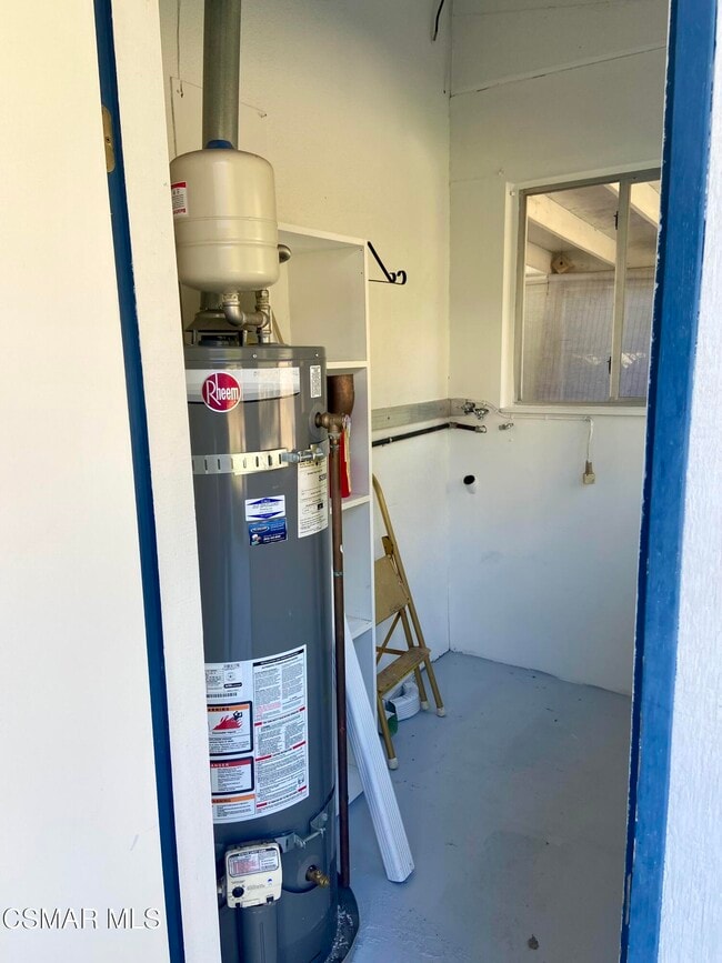 Building Photo - 3193 Royal Oaks Dr