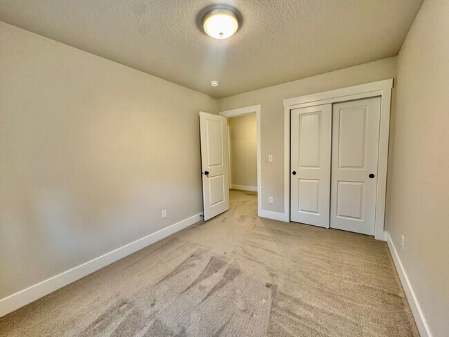 Building Photo - What Beauty! Live with serenity ~ Short distance to the heart of hazel Dell