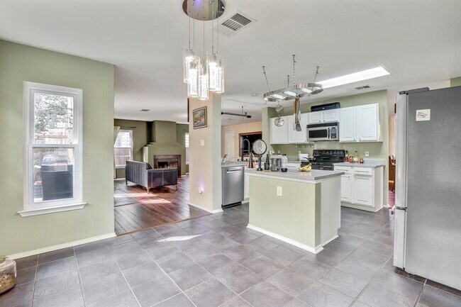 Building Photo - 1625 Balsam Way