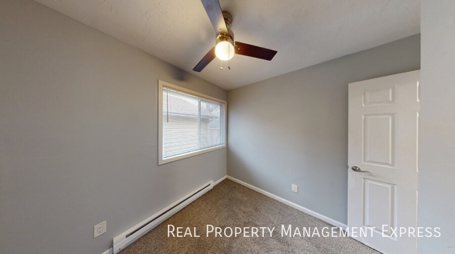 Building Photo - 2 Bedroom 1 Bathroom Home