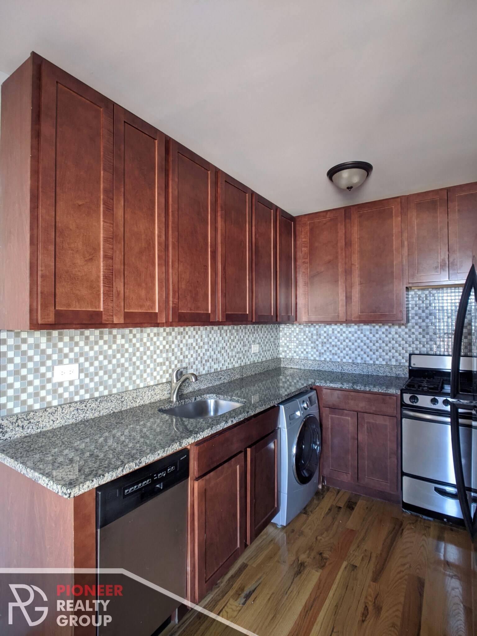 Building Photo - 556 W Arlington Pl