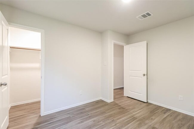 Building Photo - 2413 Carp Dr
