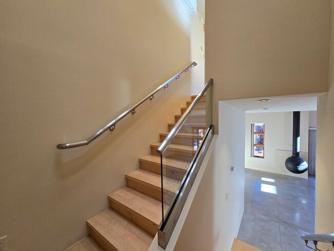 Building Photo - 927 Alto St