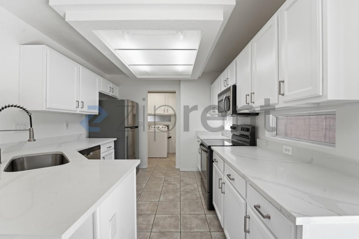 Building Photo - 17606 N 17th Pl