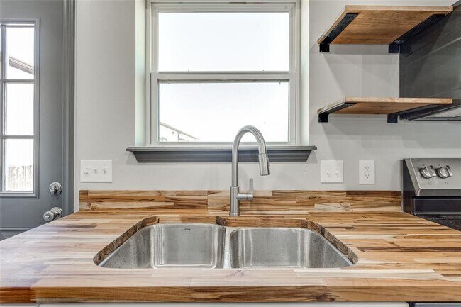 Building Photo - 12571 US-77