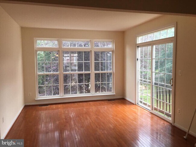 Building Photo - 24656 Kings Canyon Square